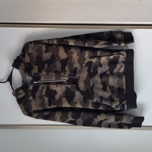 Grey/Green Camo Hoodie Top - Picture 1 of 3